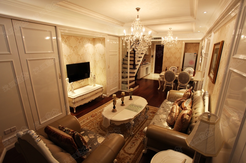 中南·金石国际广场欧式5.6米loft公寓样板间图