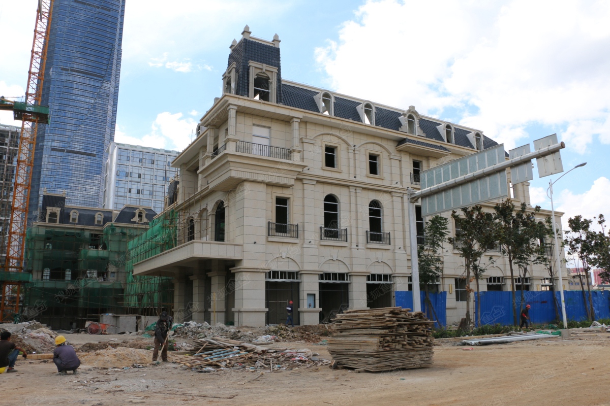 明晔中心2栋商铺外立面已呈现(2016年8月31日)